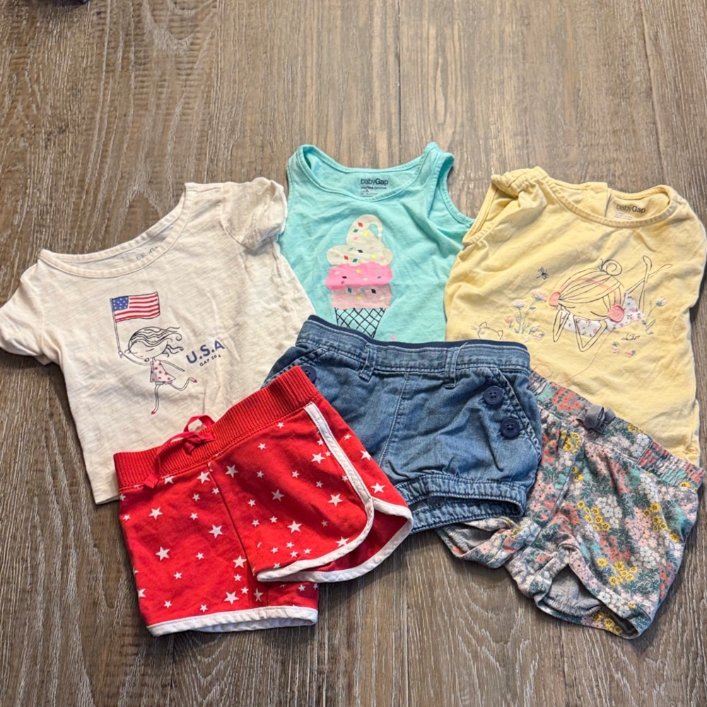 Cute 6-piece Gap Kids toddler girl bundle, size 12-18 months. Includes: